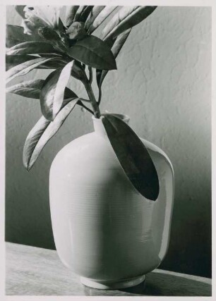 Vase mit Rillen von Trude Petri-Raben