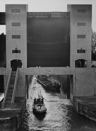 Archivfotografie "staedte_mannheim_haefen_neckar_668m"