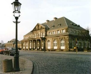 Dresden-Altstadt, Theaterplatz 3. Gaststätte "Italienisches Dörfchen" (1911/1913; H. Erlwein, G. Wrba (Plastiken); 1956 Wiederaufbau; 1994 Restaurierung). Eingangsseite von Osten