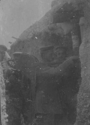 Erster Weltkrieg - "Kriegserinnerungen an Nordfrankreich und die Vogesen". "Vor Reims (Dép. Marne): Maschinengewehr in Stellung gehend"