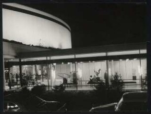 Schauspielhaus, Wuppertal: Blick ins Raucherfoyer / Nachtaufnahme