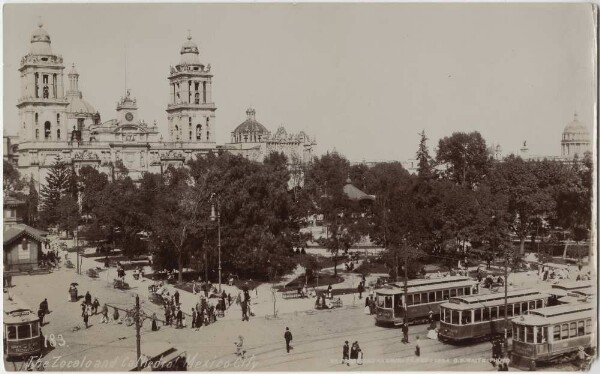 Place principale avec la cathédrale