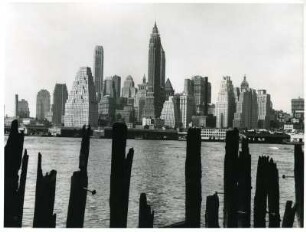 Manhattan von Brooklyn gesehen, New York, aus der Serie 'Die Welt des Tabaks'
