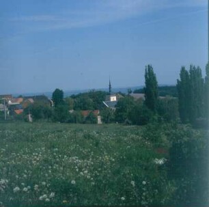 Ortsteilansicht mit Dorfkirche von Süden : Müglitztal-Maxen. Ortsteilansicht mit Dorfkirche von Süden
