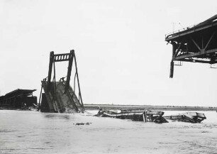 Zerstörte Brücken am Rhein