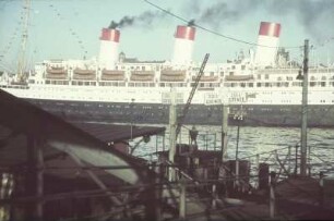 Luxusdampfer "Cap Arcona" : Luxusdampfer "Cap Arcona" (1927; Blohm und Voss) der Hamburg Südamerikanische Dampfschifffahrts-Gesellschaft (HSDG) im Hamburger Hafen