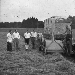 Fotografie: Futtererntetechnik, Feldhäcksler gezogen