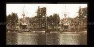 Blick über See mit Dampfer zum Pavillon der Marine, Budapest