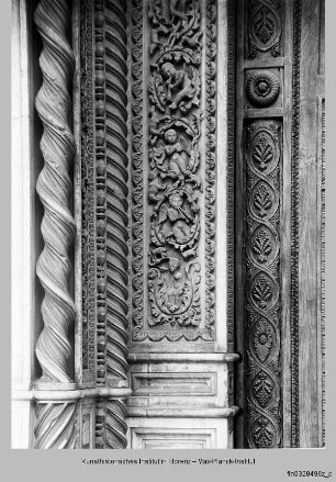 Porta dei Canonici : Ornamentiertes Gewände von Portal und Tympanon