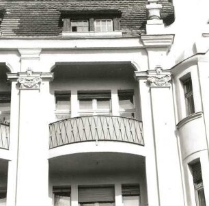 Cottbus, Karl-Liebknecht-Straße 110. Wohnhaus (E. 19. Jh.), Loggia (2. Obergeschoss)