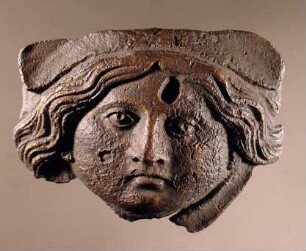 Weibliche Maske mit breitem Gesicht