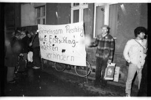 Kleinbildnegativ: Mahnwache, 1983