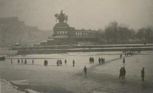 Eisdecke an der Moselmündung