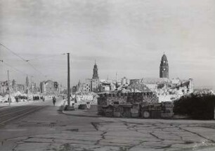 Prager Straße : Dresden, Prager Straße von der Sidonienstraße mit Blick zu Kreuzkirche und Rathaus