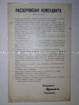 Maueranschlag mit einer Bekanntmachung verschiedener Kommandanturbefehle für das Zivilleben (russisch)