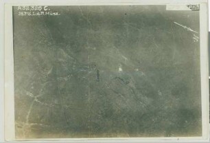 Foto der gegnerischen sowie der eigenen Stellungen westlich von Serre-lès-Puisieux (Luftbild)