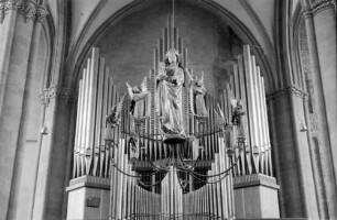 Wetzlar: Inneres des Domes, Madonna vor Orgel, hängend