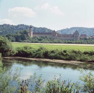 Beuron. Blick über die Donau zur Benediktiner-Erzabtei St. Martin