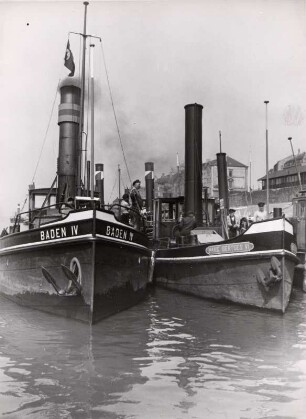 Zwei Schiffe am Binnenhafen Duisburg-Ruhrort