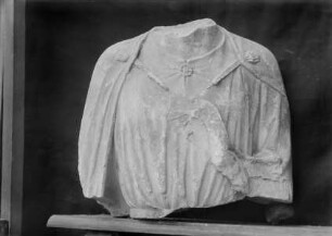 Fragmente einer männlichen Figur