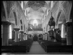 Konstanz Dreifaltigkeitskirche (Augustiner Kirche) Innenansicht Langhaus zur Orgelempore und Kanzel