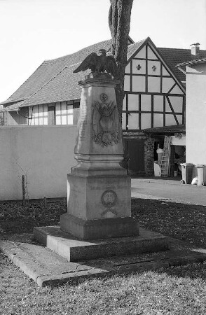 Gefallenen - Denkmal (Gefallenen-Denkmal); Burghaun, Forsthausstraße