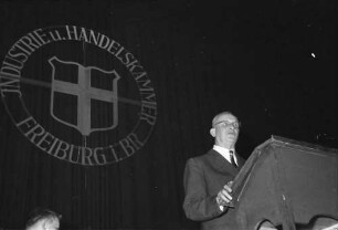 Freiburg: Kurbeltheater; Freisprechungsfeier 1954; Präsident H. Linnemann spricht