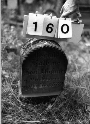 Grabstein 160 (Index: 100095992) Maße HxBxT: 44x27x16 cm Besonderheit: Kindegrab: Grabstein 160