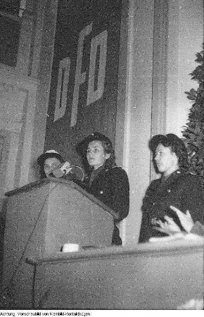 Dresden, Bezirkskonferenz und Kreiskonferenz des Demokratischen Frauenbundes Deutschlands (DFD), Oktober 1952