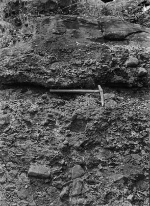 Konglomerate : Konglomerate mit eingeschalteten Sandstein des Chavanga-Berges.