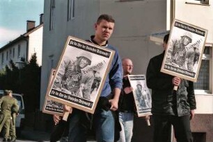 NPD-Demo gegen die Wehrmachts-Ausstellung des Hamburger Instituts für Sozialforschung, Bielefeld