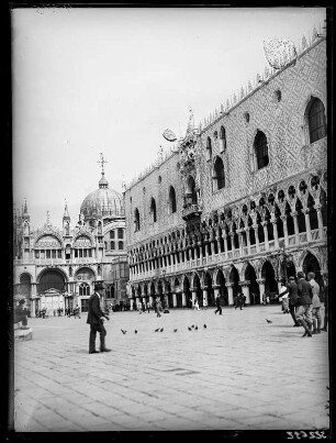 Dogenpalast dahinter die Kirche San Marco.