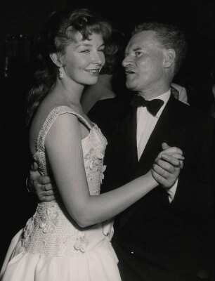 Odile Versois und [Anthony] Asquith [im Maison de France]