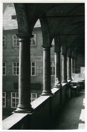Arkaden im Teyn-Hof, Prag, Böhmen und Mähren