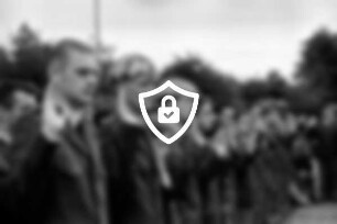 Exer: landesweite Vereidigung von Polizeianwärtern für Schleswig-Holstein: angetretene junge Polizisten beim Diensteid: hinten Bäume: 15. September 1996