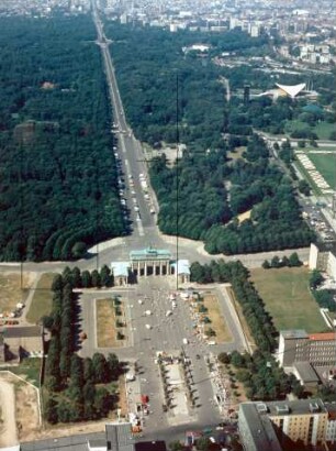 Pariser Platz und Brandeburger Tor : Blickrichtung Westen