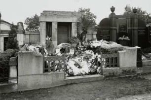 Wandgrabmal des Schuhfabrikanten Leon Stadler (gestorben 1939)