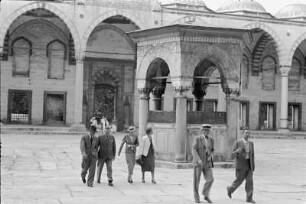 Reisefotos Türkei. Istanbul. Hagia Sophia (532-537; Anthemios von Tralleis). Teilansicht aus dem Hof mit Moscheebrunnen