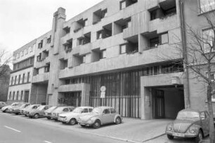 Wettbewerb im neu geschaffenen Architekturpreis um die Weinbrenner-Plakette. Auszeichnung an Architekt Reinhard Gieselmann für das DRK-Altenwohnheim Stephanienstraße 74 - 76