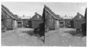 Thorshavn/Färöer Inseln (Dänemark). Straße mit mit rasensodengedeckten Holzhäusern