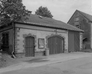 Großharthau, Straße der Einheit 14a. Gerätehaus der Feuerwehr (um 1920). Straßenansicht