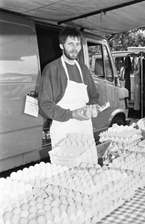 Rathausplatz: Wochenmarkt: Martin Holst aus Pölitz verkauft Eier