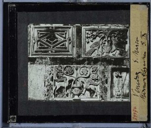 Venedig, Markusdom : Marmorschranken mit Reliefs