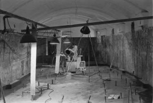 Dresden. Semperoper (Wiederaufbau 1977-1984). Bauarbeiten im Kellergewölbe?