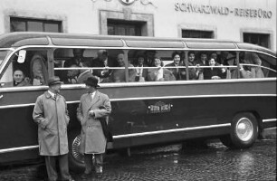 Freiburg: Werbewagen Luzern; Luzerner Gäste im Bus bei der Abfahrt