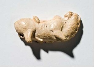 À jour gearbeitetes Relief (Fragment): Kalb