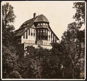 Wohnhaus und Jugendheim Zwirner, Löwenberg: Giebelansicht