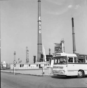 Stadtrundfahrt ins neue Raffineriegelände.