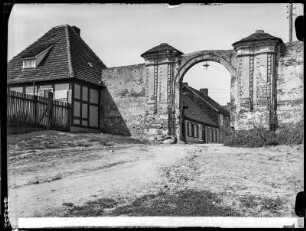 Templin: Neues Tor und Accisenhäuschen