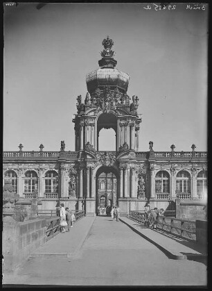 Dresden. Zwinger - Kronentor und Brücke